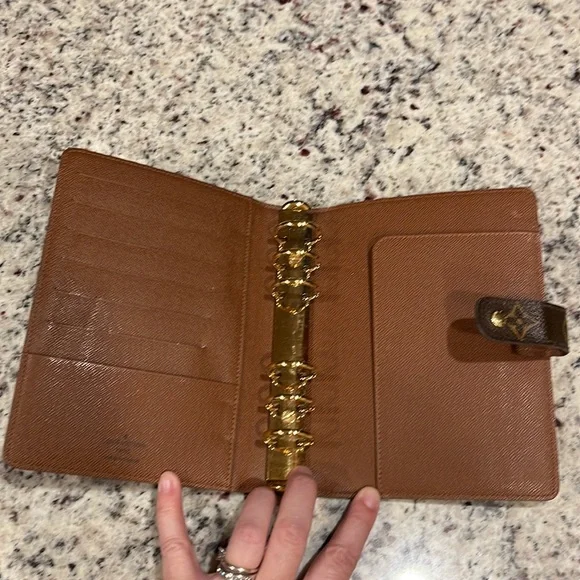 Medium Ring Agenda Cover - Picture 15 of 16